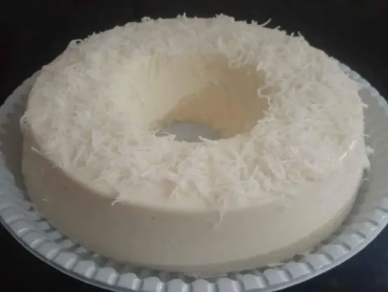 Pudim simples de coco ralado e leite de coco