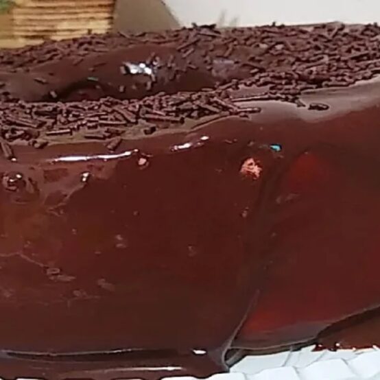 Como fazer a receita de bolo de chocolate simples sem ovo